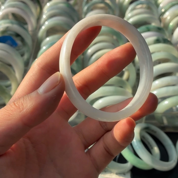 翡翠未镶嵌手镯翡翠手镯贵妃