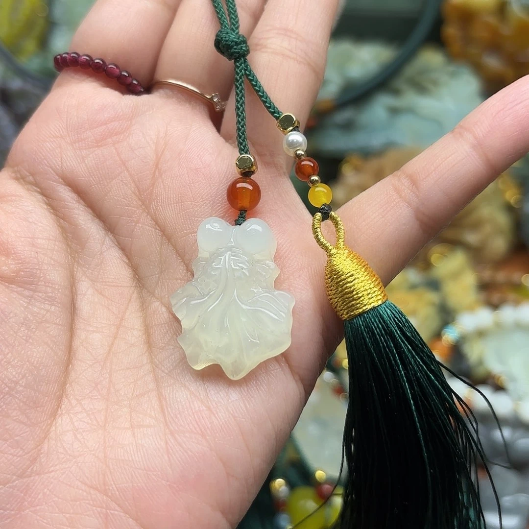 蛇纹石玉未镶嵌颈饰