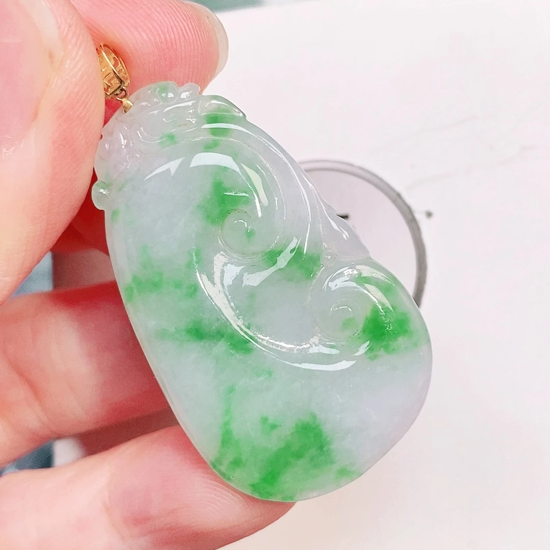 翡翠18K金镶嵌颈饰