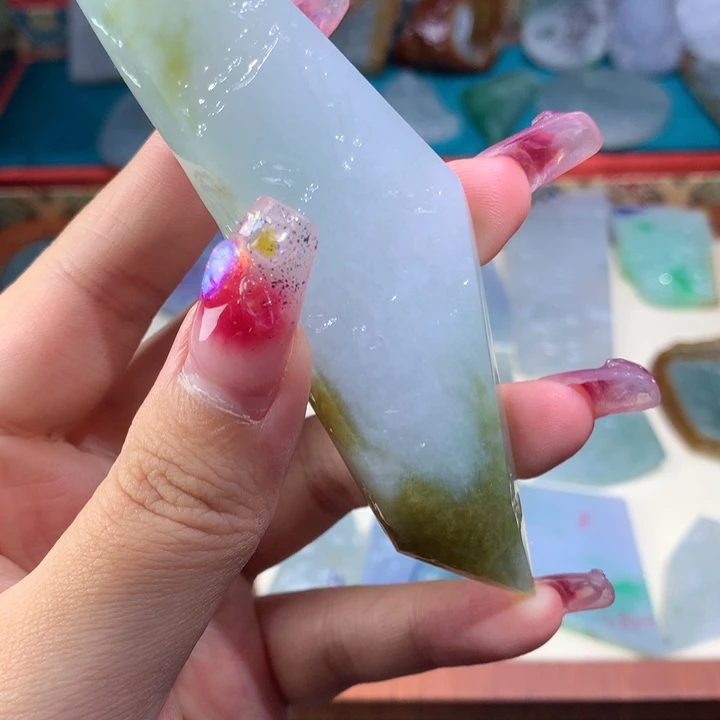 颈饰未镶嵌翡翠好