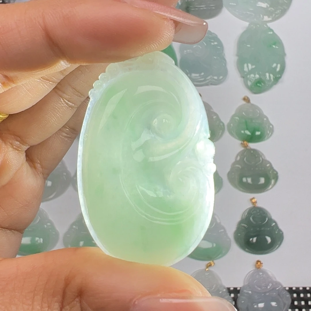 翡翠未镶嵌颈饰如意