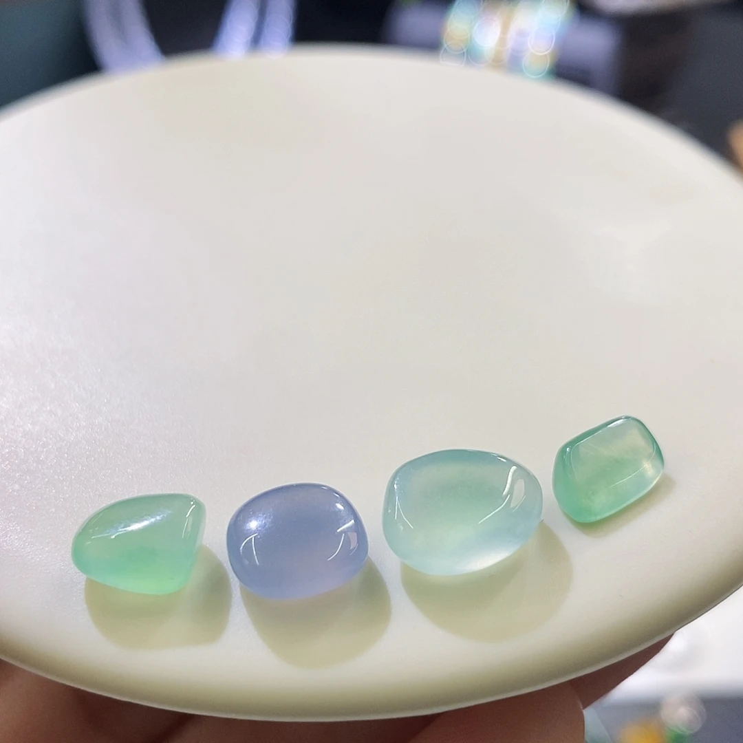 翡翠未镶嵌挂件一组随行