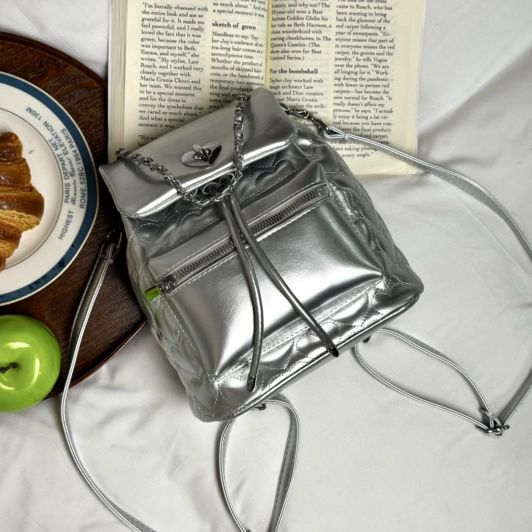 一张同学【长约20宽14高23cm】时尚双肩包C8809银