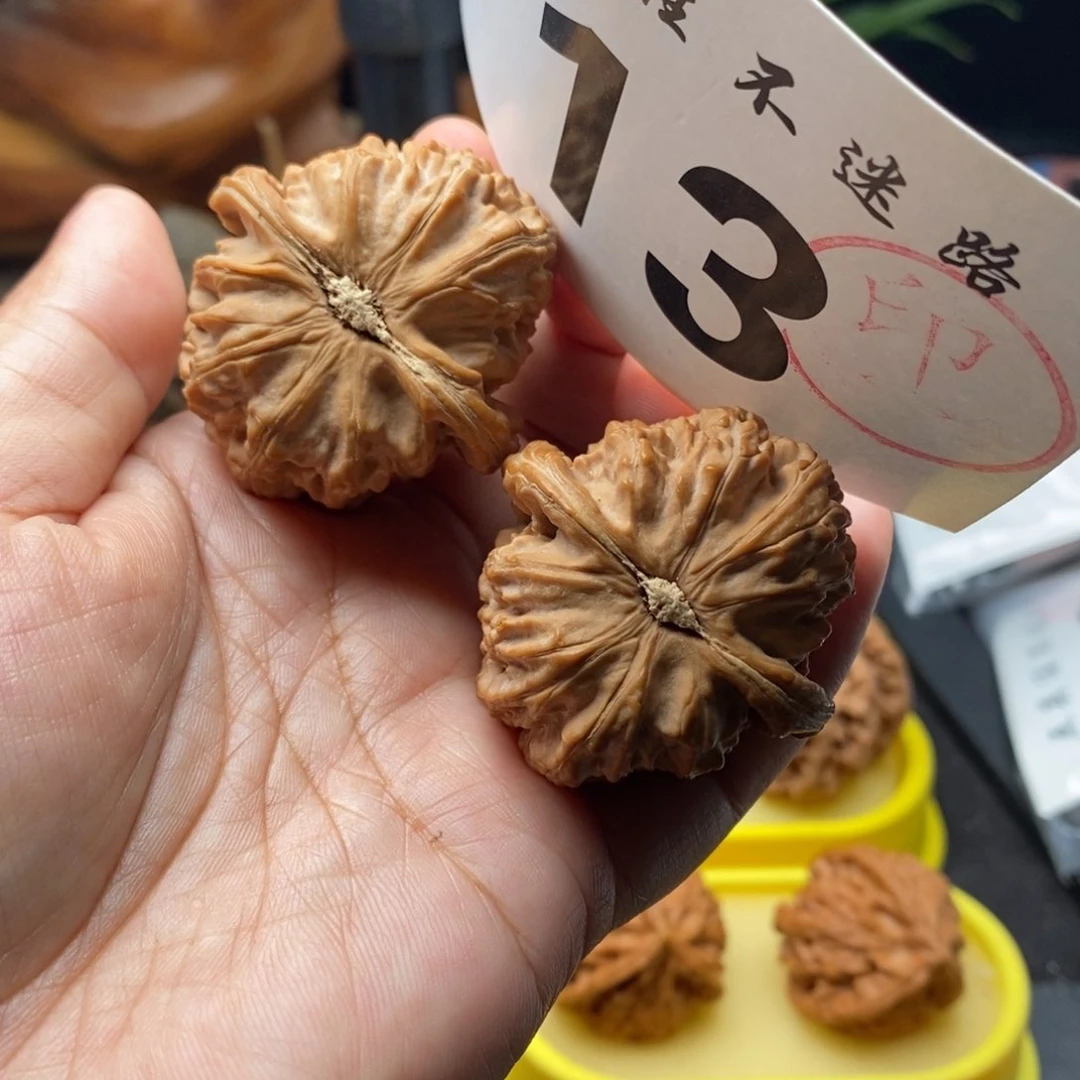 文玩核桃吊坠42全品三角白