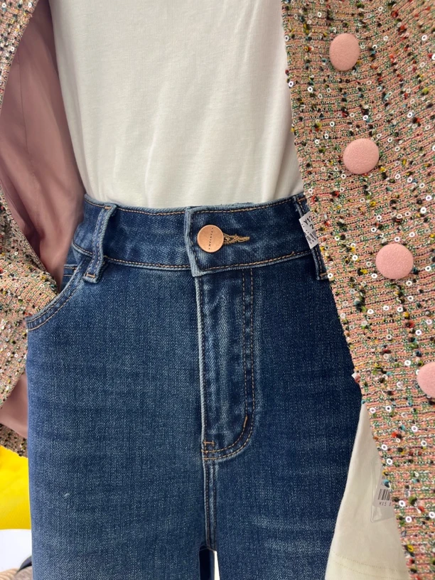 早秋长裤微弹直筒牛仔裤梨型身材百搭女款
