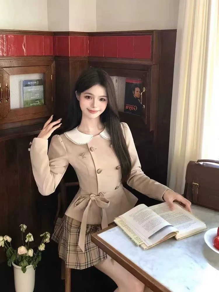 青青大码女装 学院风气质设计感绑带西装外套格子半裙套装T6155