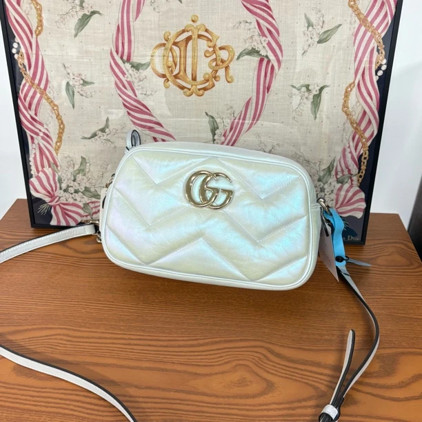 95新 GUCCI/古驰 极光色马蒙相机斜挎包ys