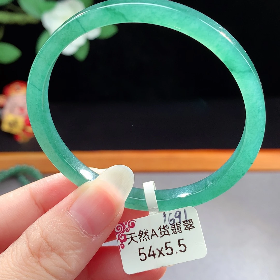 未镶嵌手镯（圆镯）翡翠