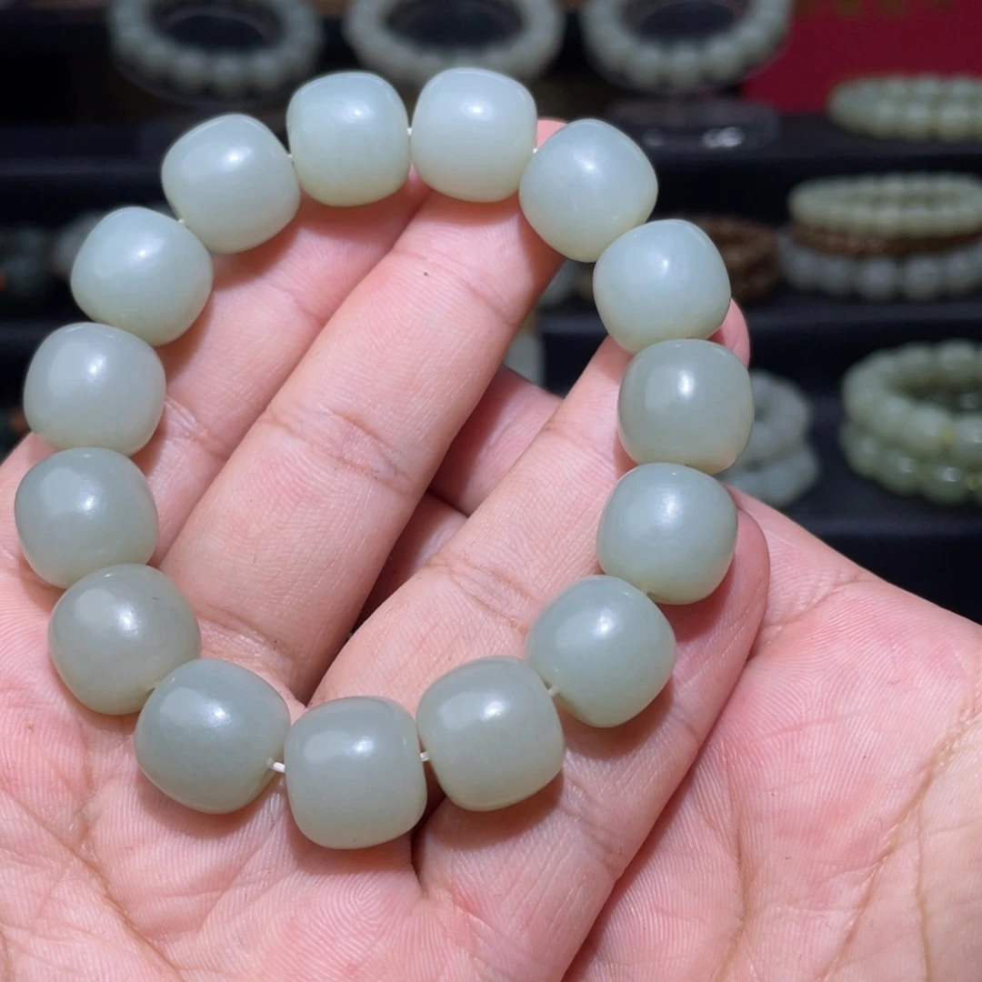 静***，和田玉（糖玉）未镶嵌颈饰