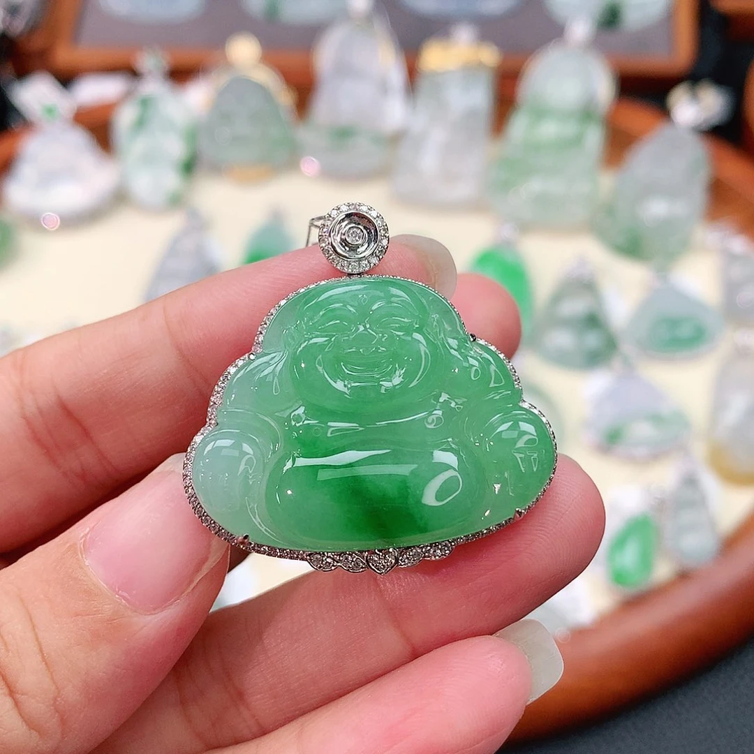 颈饰18K金镶嵌翡翠佛公