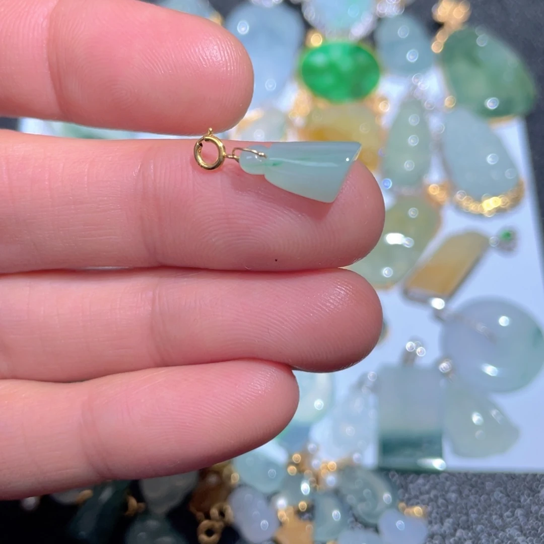 翡翠颈饰18K金镶嵌翡翠