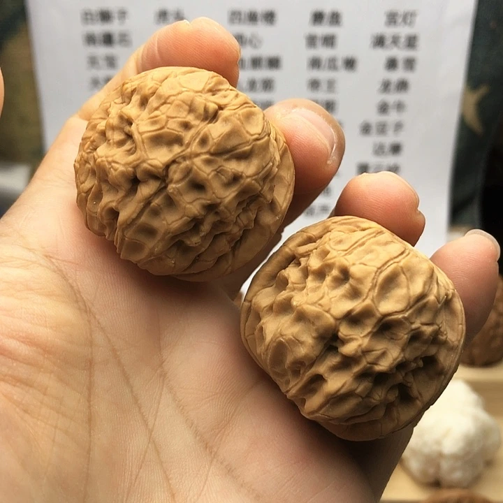 文玩核桃把件甲骨文，边38，有瑕疵，练手对