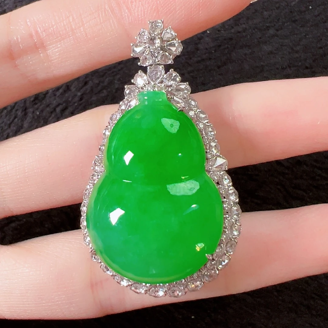 翡翠18K金镶嵌颈饰签收后24小时鉴赏期，过时不退