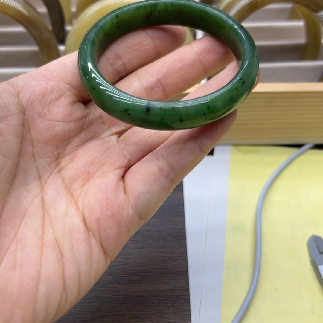 二***半和田玉未镶嵌手镯55.4圈围140