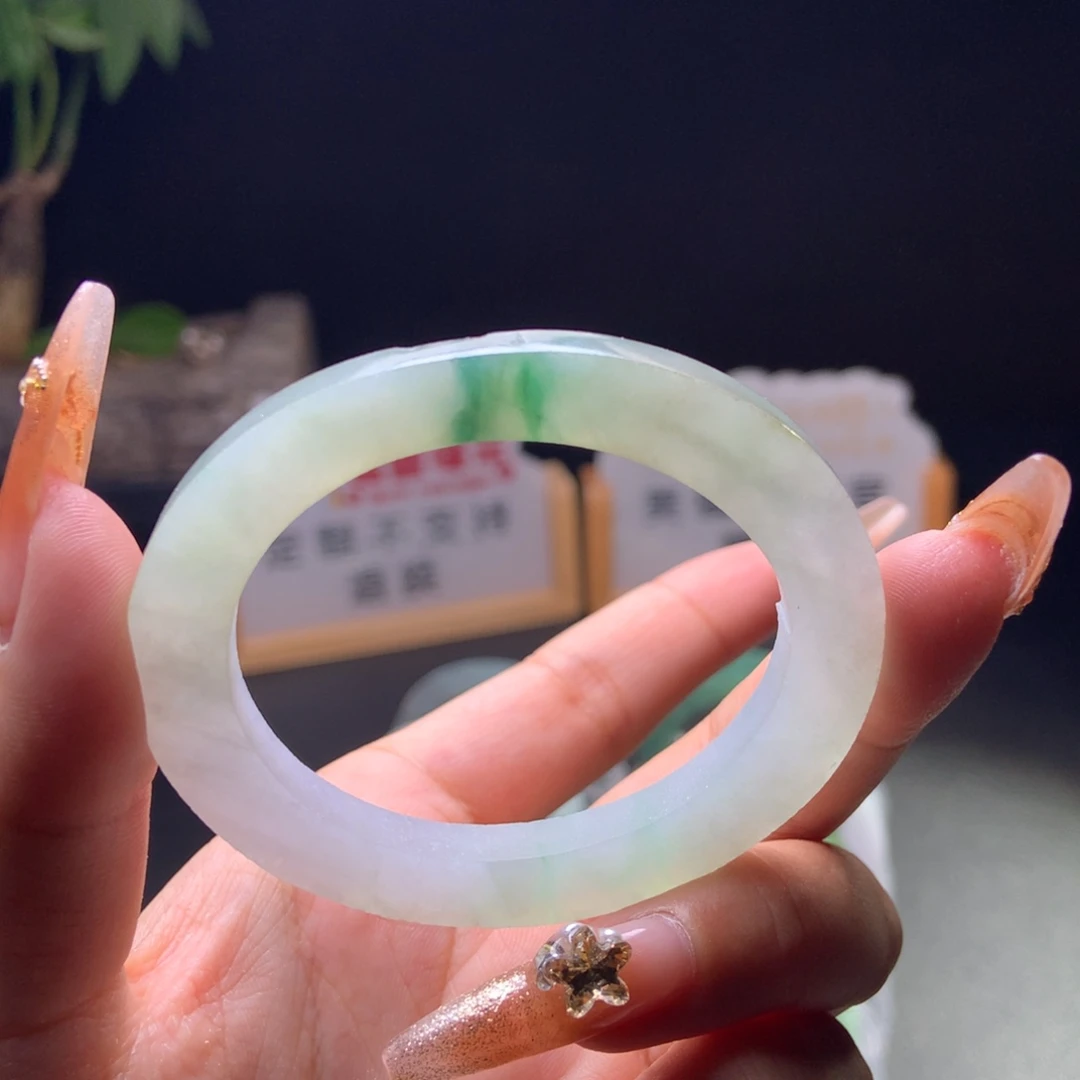定制翡翠未镶嵌手镯