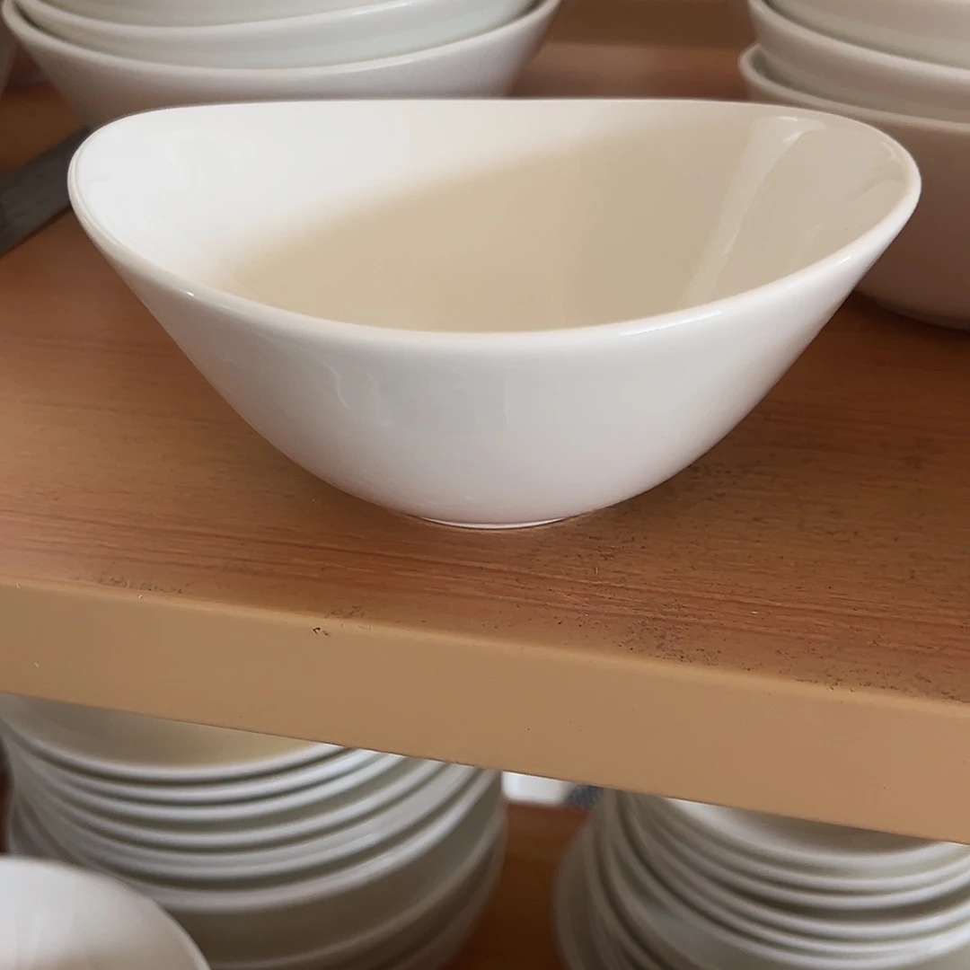 白瓷暖白5.25寸元宝碗