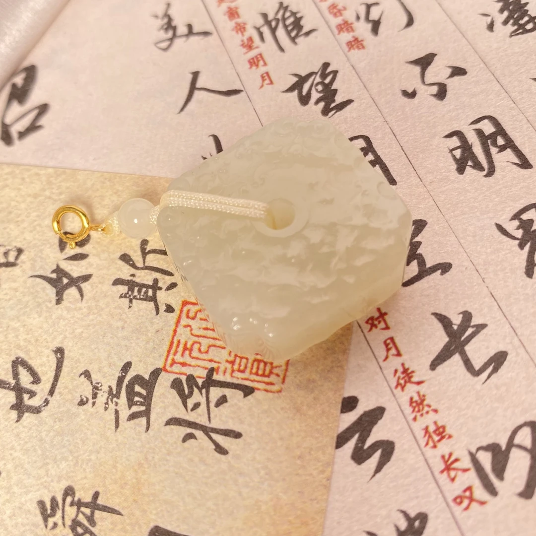 和田玉蜂蜜水四方守护吊坠