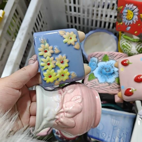 当场凑满15发货，不凑不发，花盆盆口不方不圆有针孔黑点矿点是正常