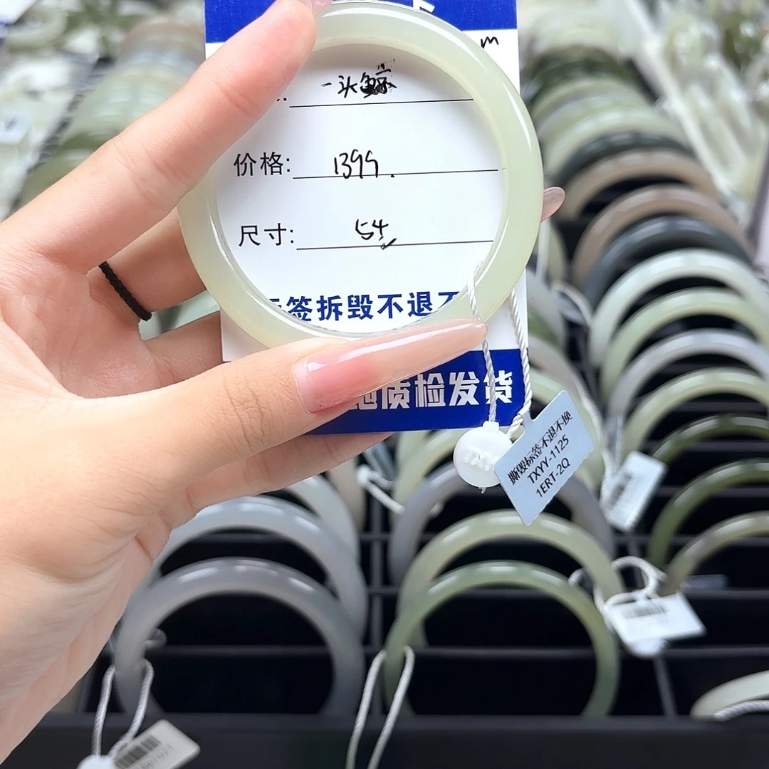 一***鲸和田玉未镶嵌手镯