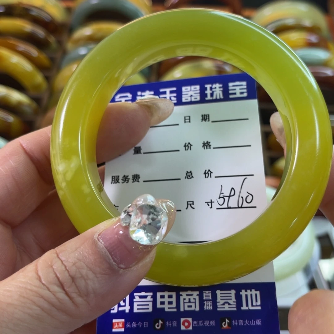 蛇纹石玉手镯未镶嵌往**封