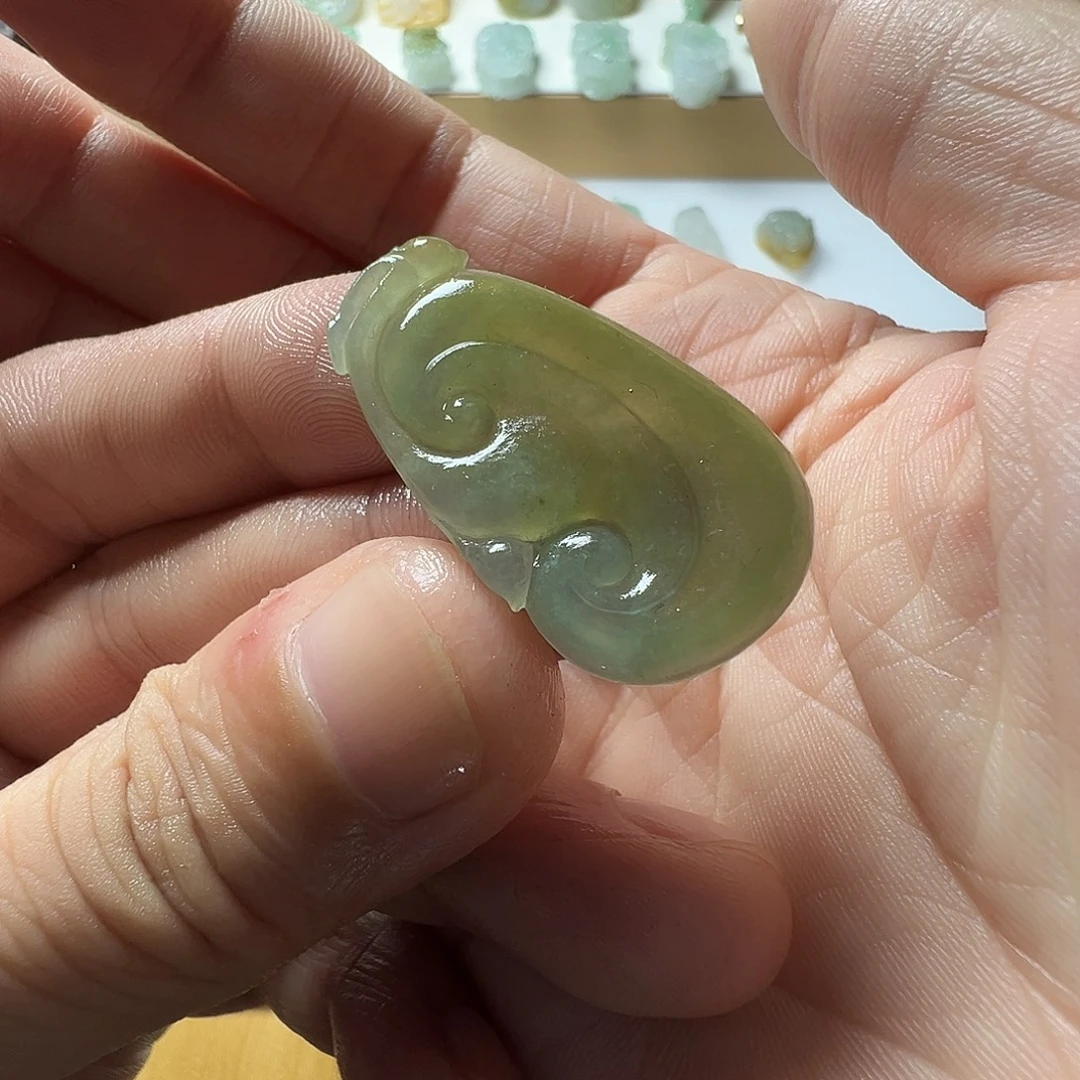 定制翡翠未镶嵌如意