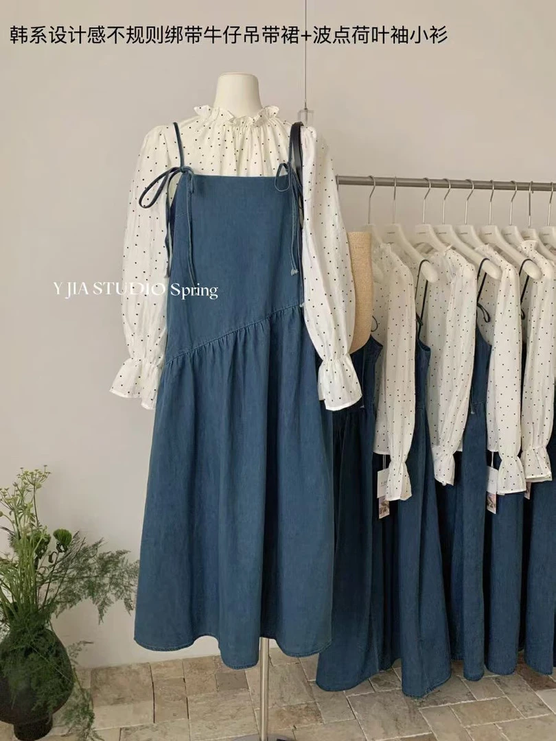 大码春款韩系设计感不规则绑带牛仔吊带裙波点荷叶袖小衫套装新款