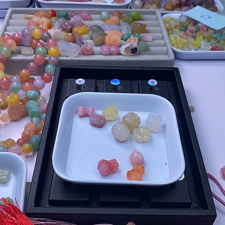 玛瑙/玉髓雕刻件未镶嵌＂****燕