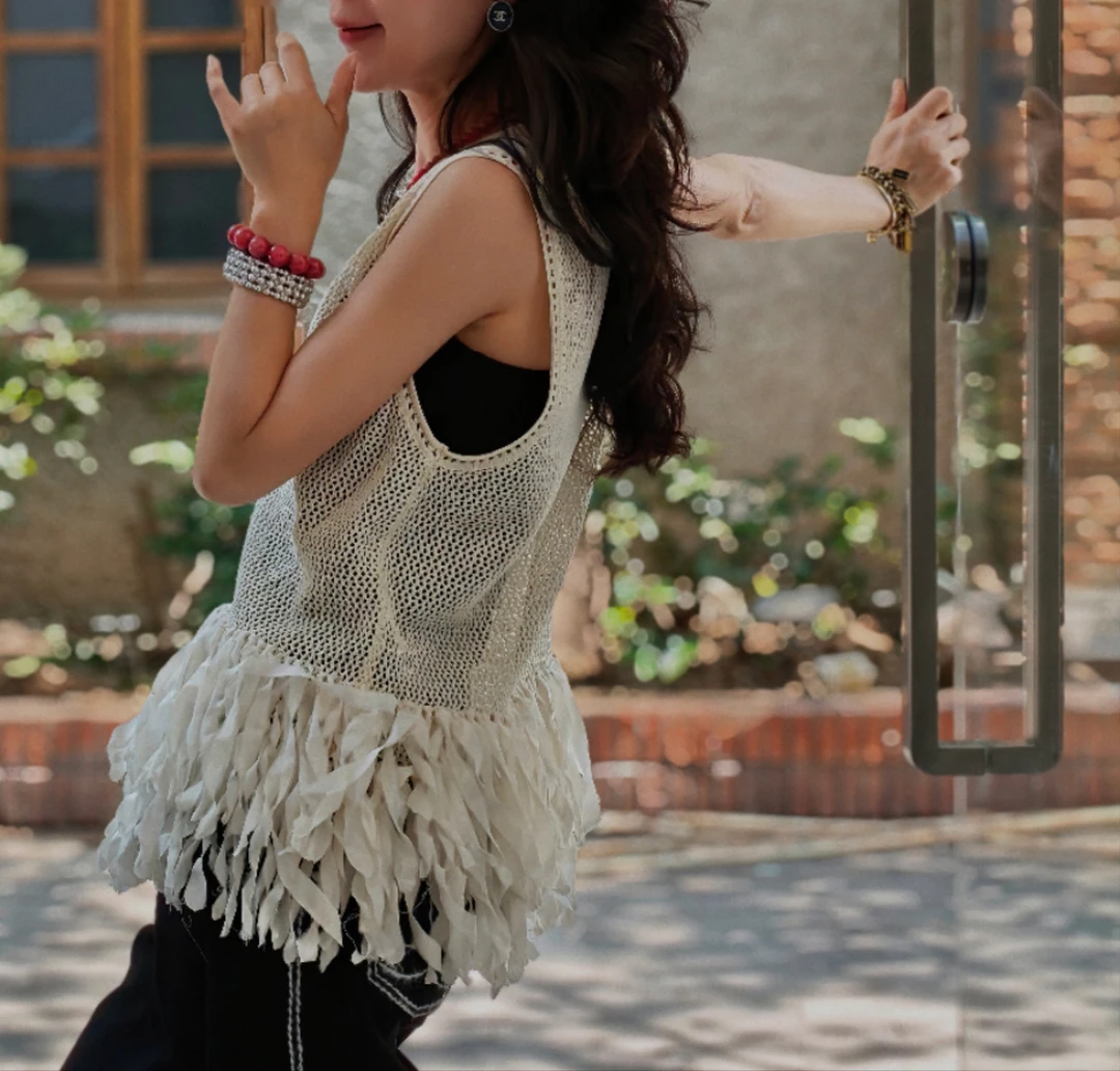 SONG TING  | “暗羽”法式复古镂空V领流苏背心上衣