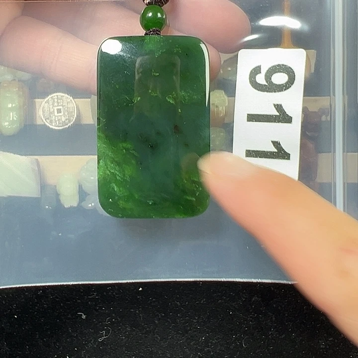 秋***寞和田玉未镶嵌颈饰