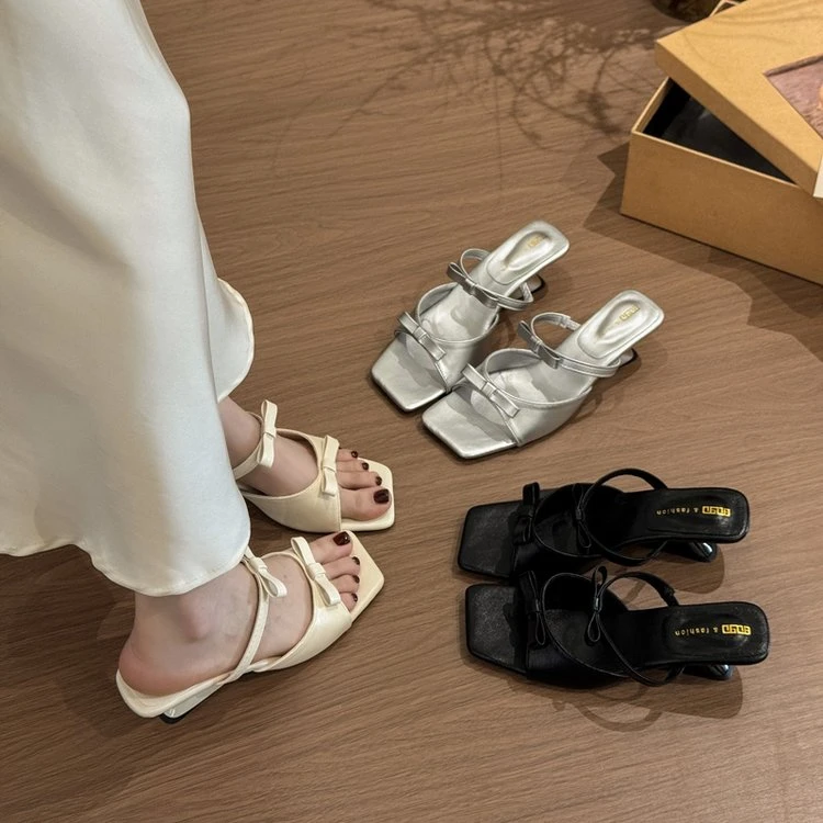 法式蝴蝶结方头坡跟凉鞋女2025夏新款仙女配裙子一字带高跟鞋外穿
