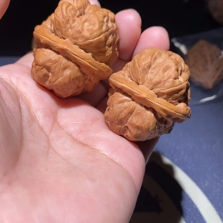 文玩核桃吊坠36×40蛤蟆头