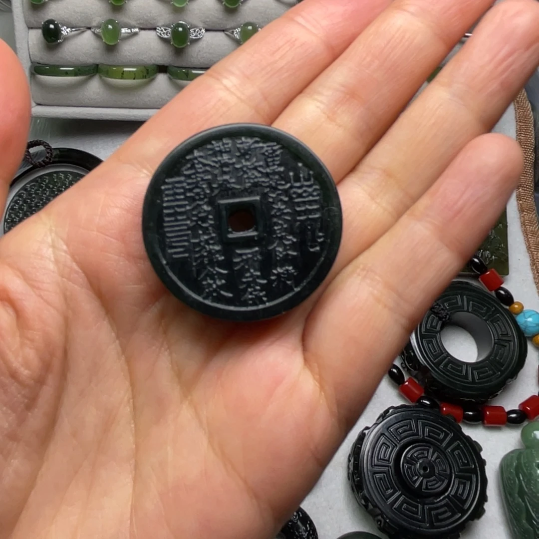 安***馆蛇纹石玉未镶嵌颈饰