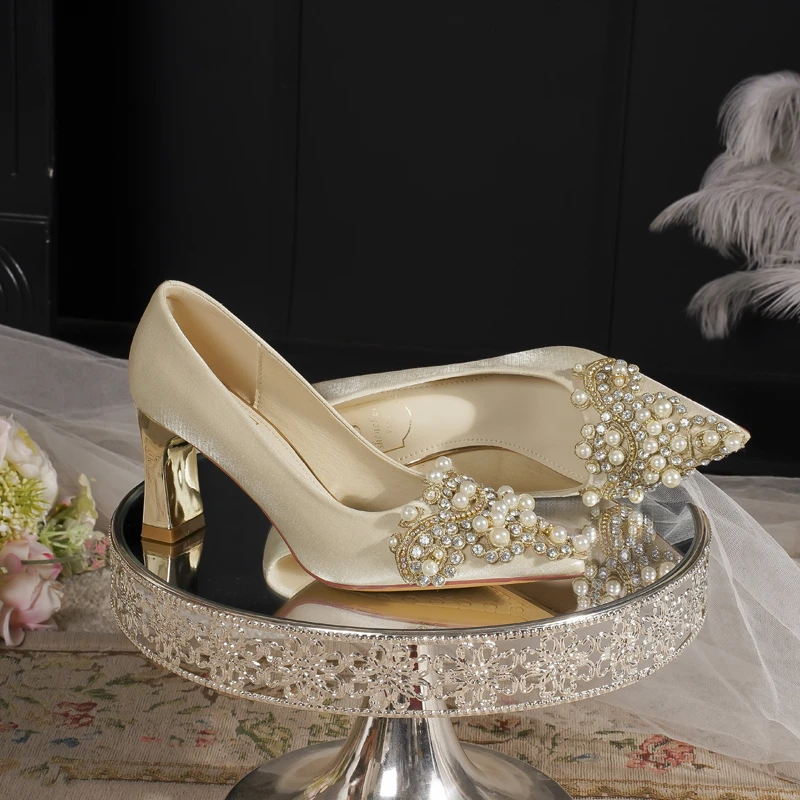 新款法式高跟鞋女气质婚鞋2025尖头粗跟珍珠百搭单鞋