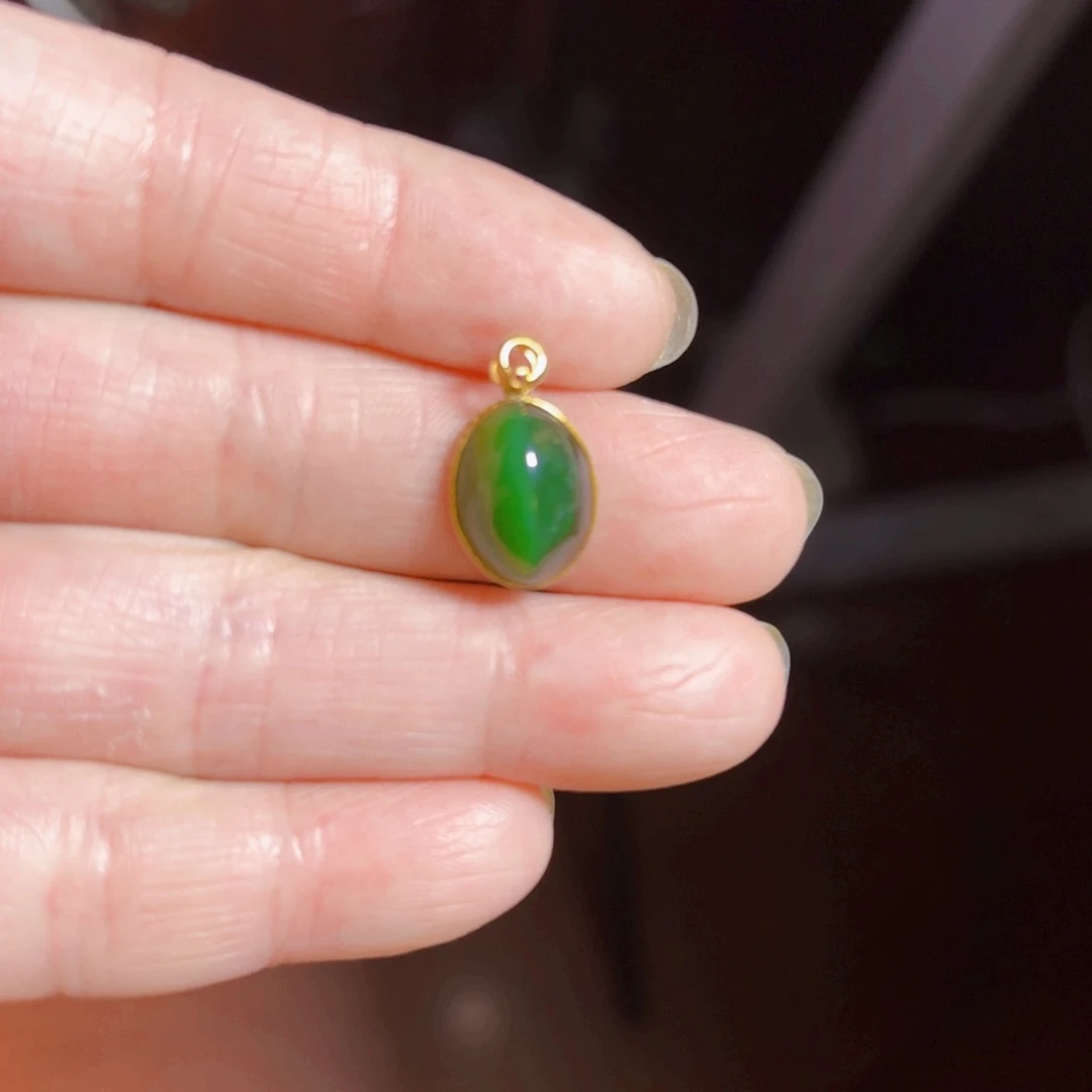 小****和田玉（碧玉）18K金镶嵌颈饰