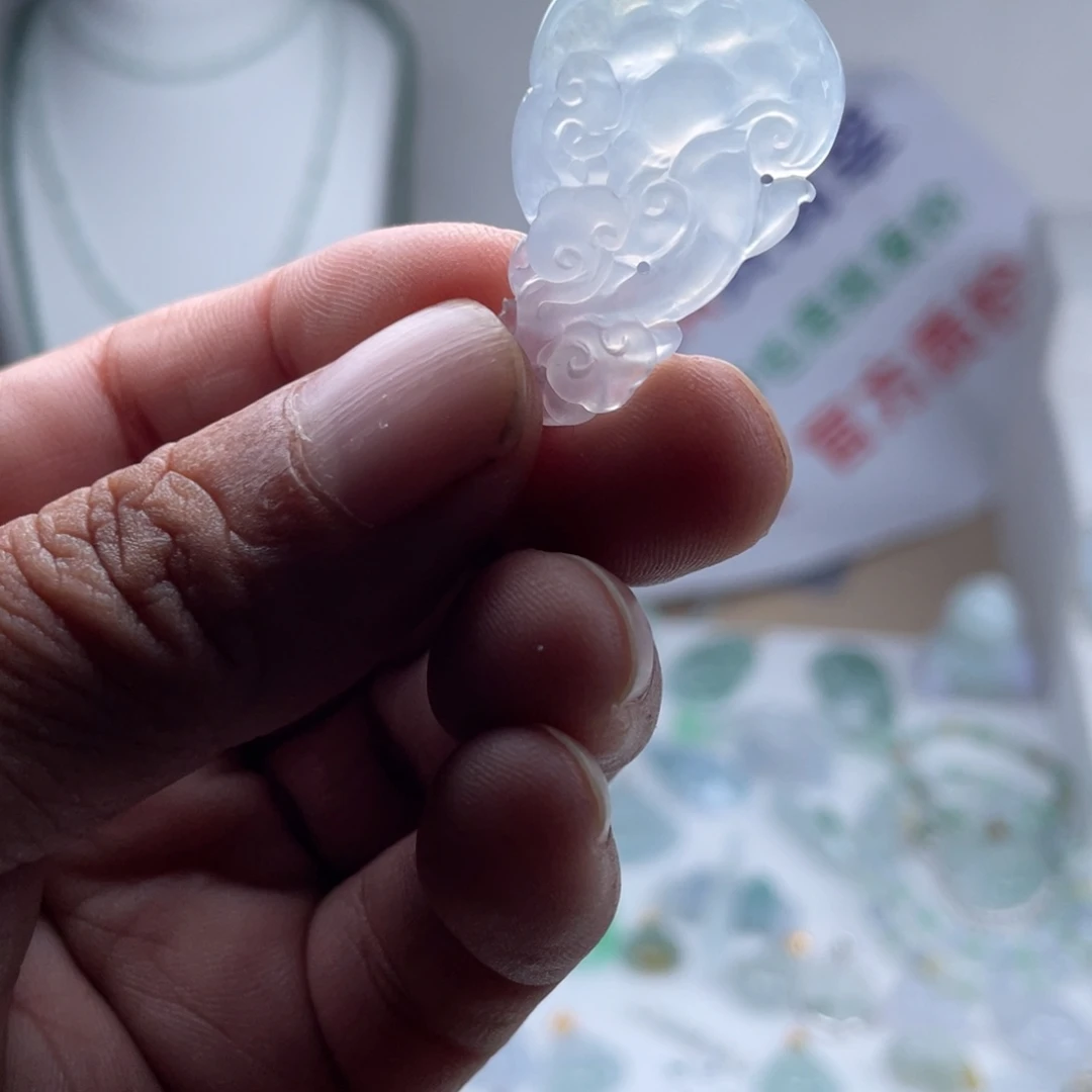 翡翠未镶嵌颈饰翡翠冰仿古如意