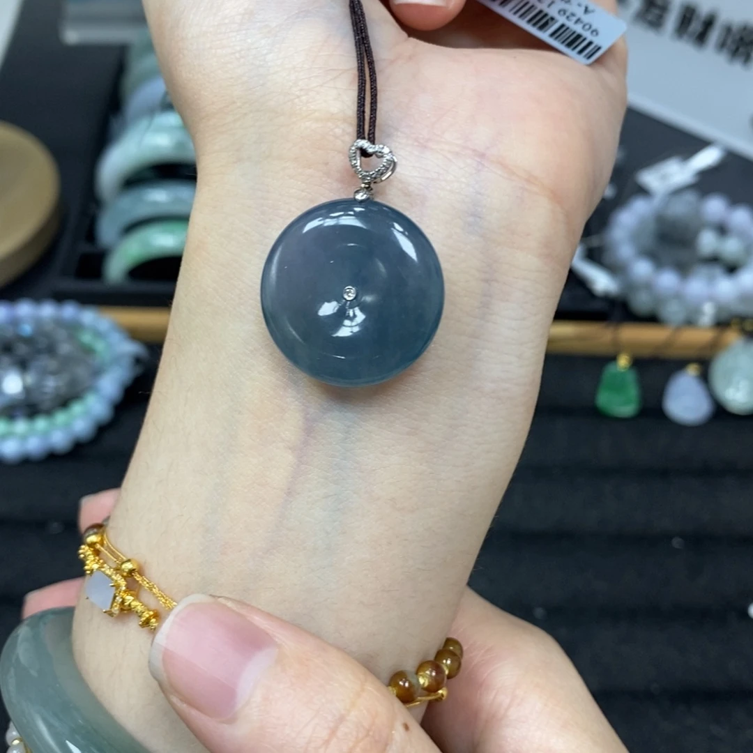 颈饰18K金镶嵌翡翠