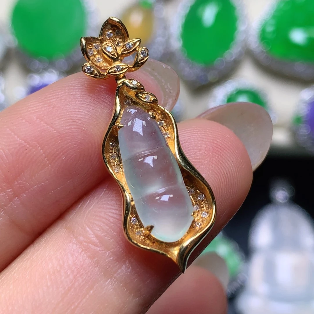 颈饰18K金镶嵌翡翠翡翠