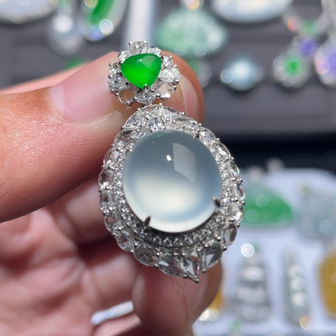 星***河翡翠18K金镶嵌项链