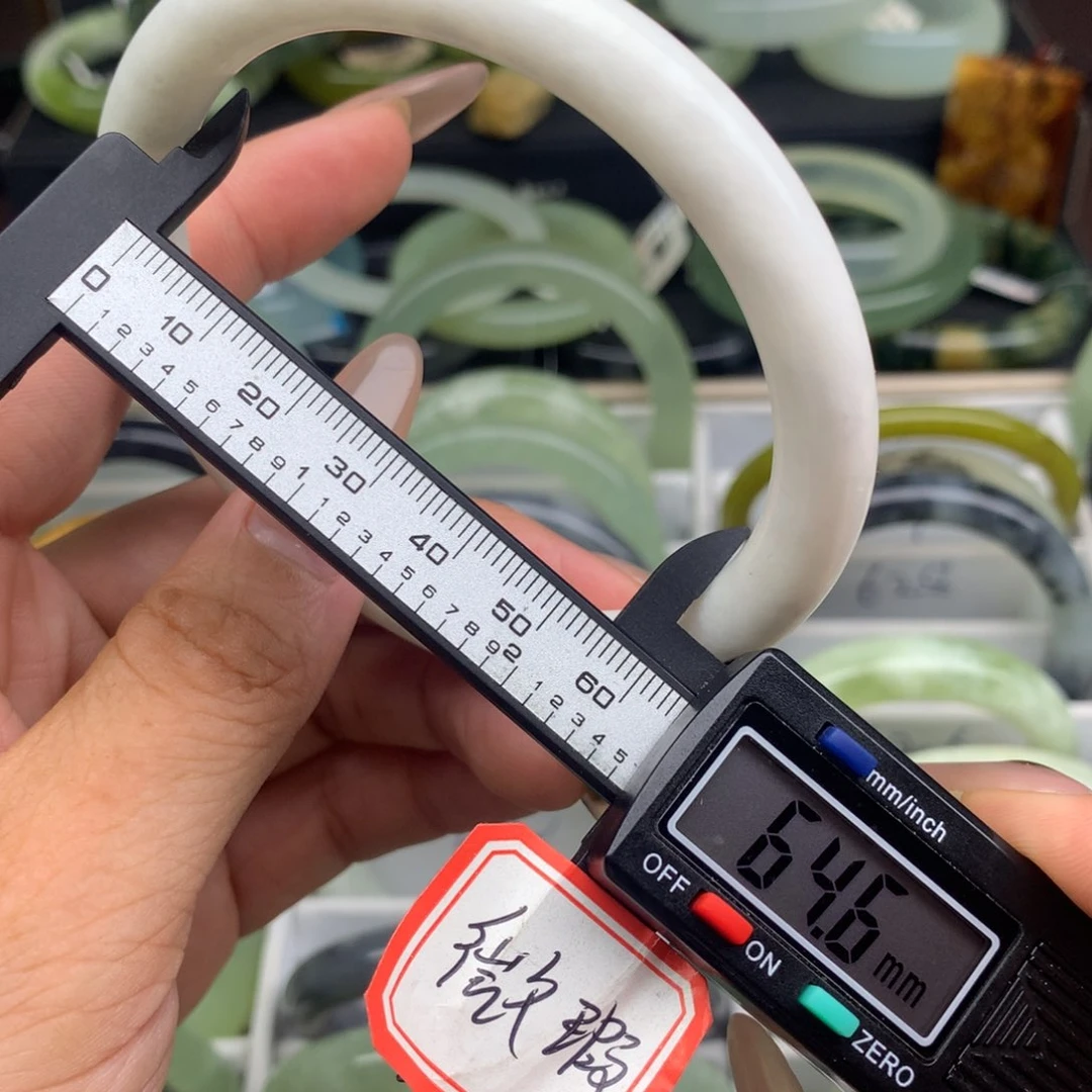 蛇纹石玉未镶嵌手镯630
