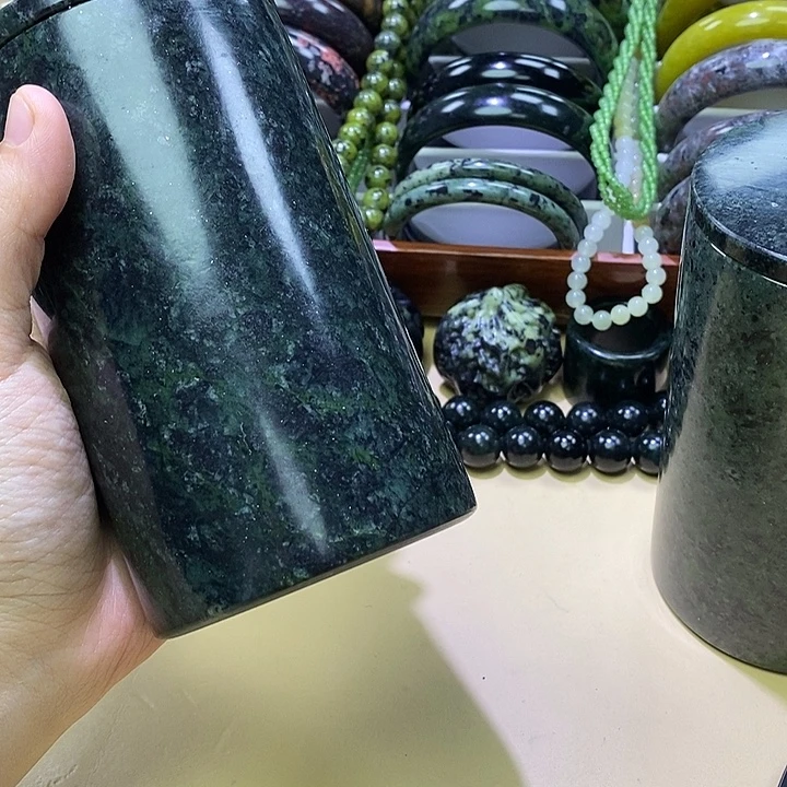 蛇纹石玉未镶嵌高货水杯