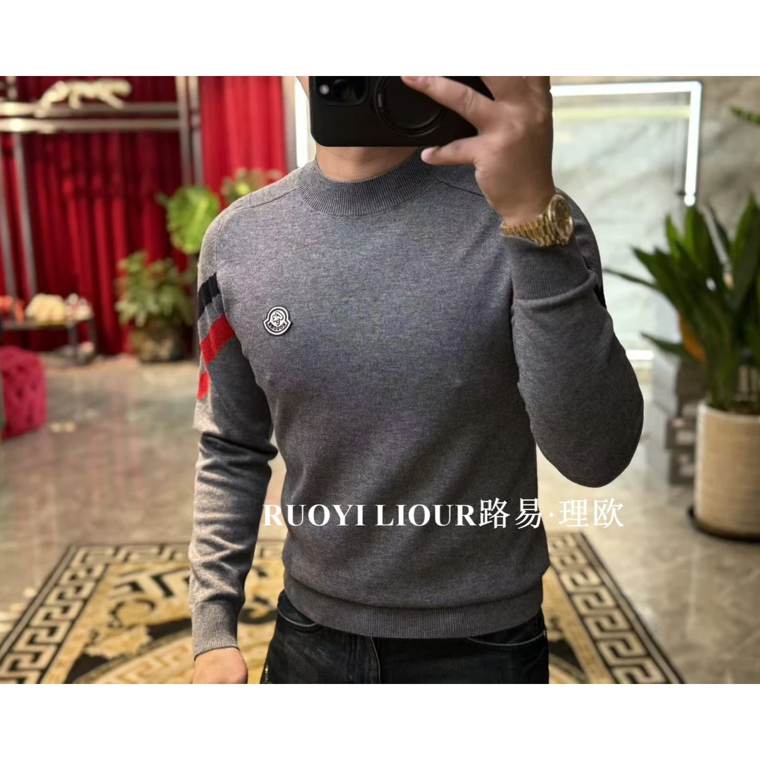 【路易理欧】男士轻奢休闲潮流胸标经典款圆领针织衫0700