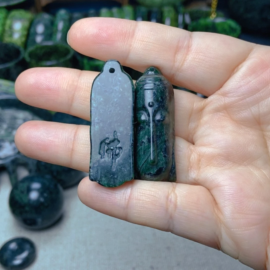 蛇纹石玉佛钟未镶嵌一个