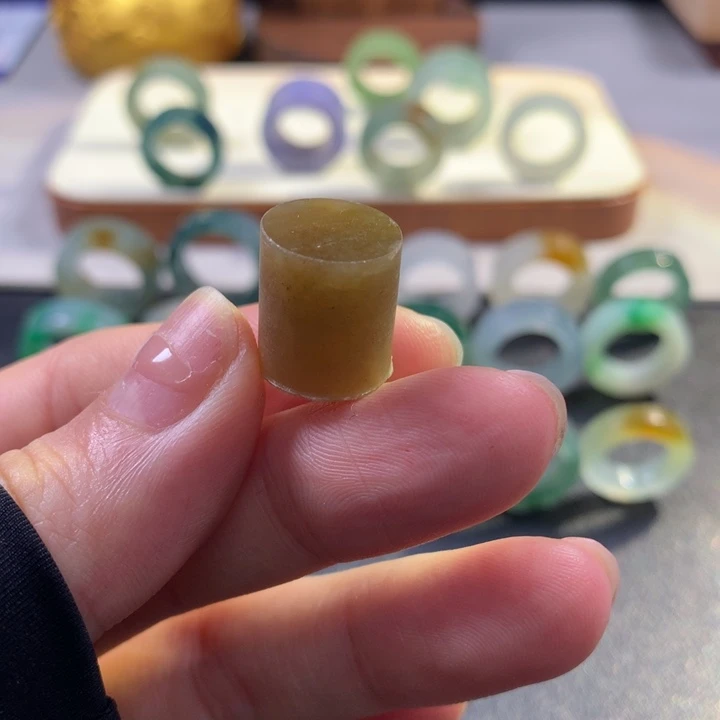 定制翡翠未镶嵌桶珠定制