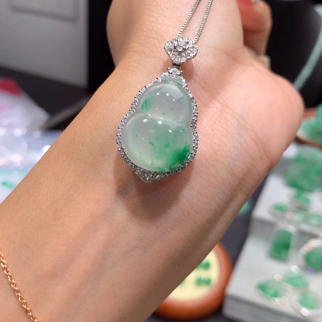 颈饰银S925镶嵌石英质玉（非洲翠）