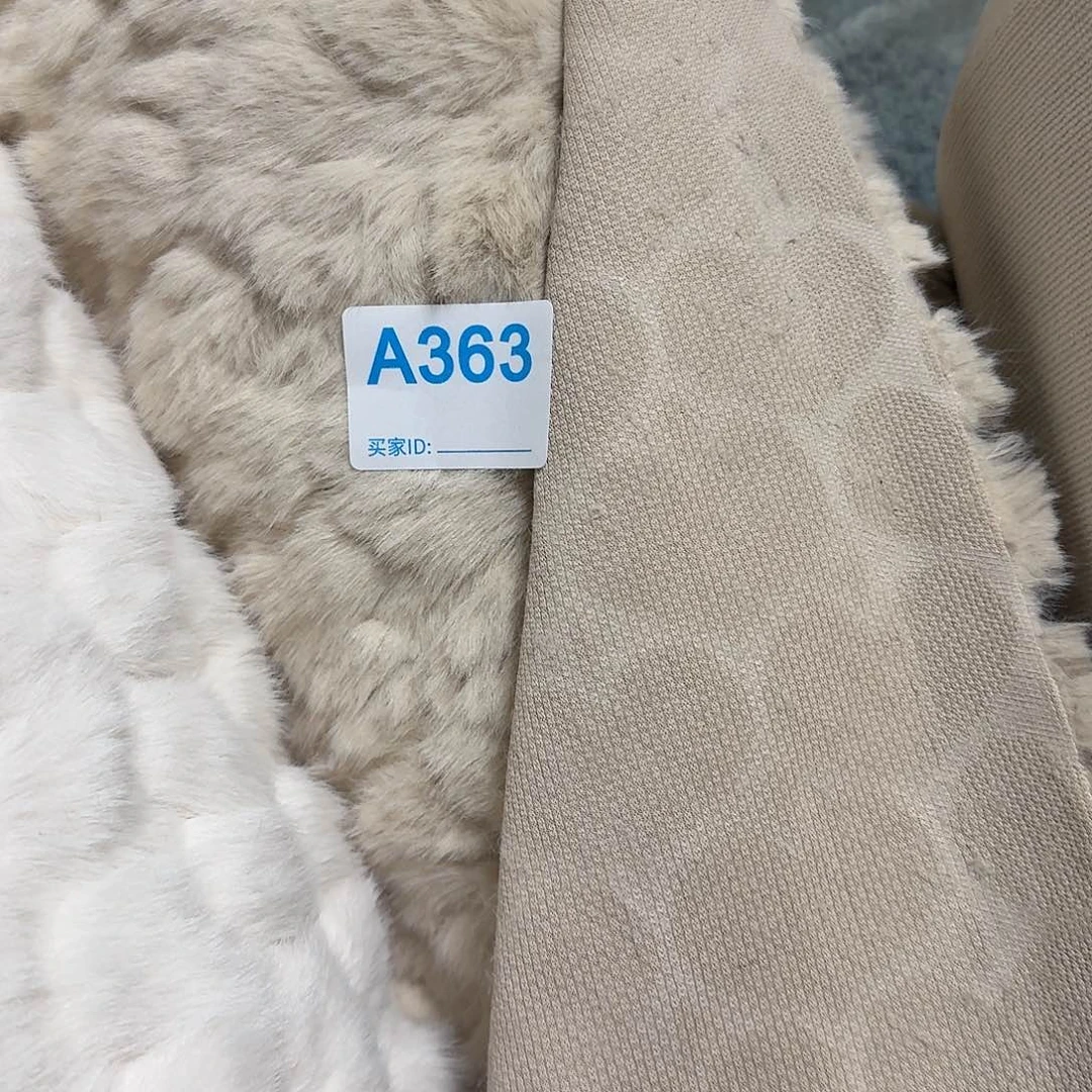 卡色雕花爱心兔貂30元2米363