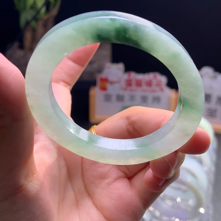 定制翡翠未镶嵌翡翠手镯