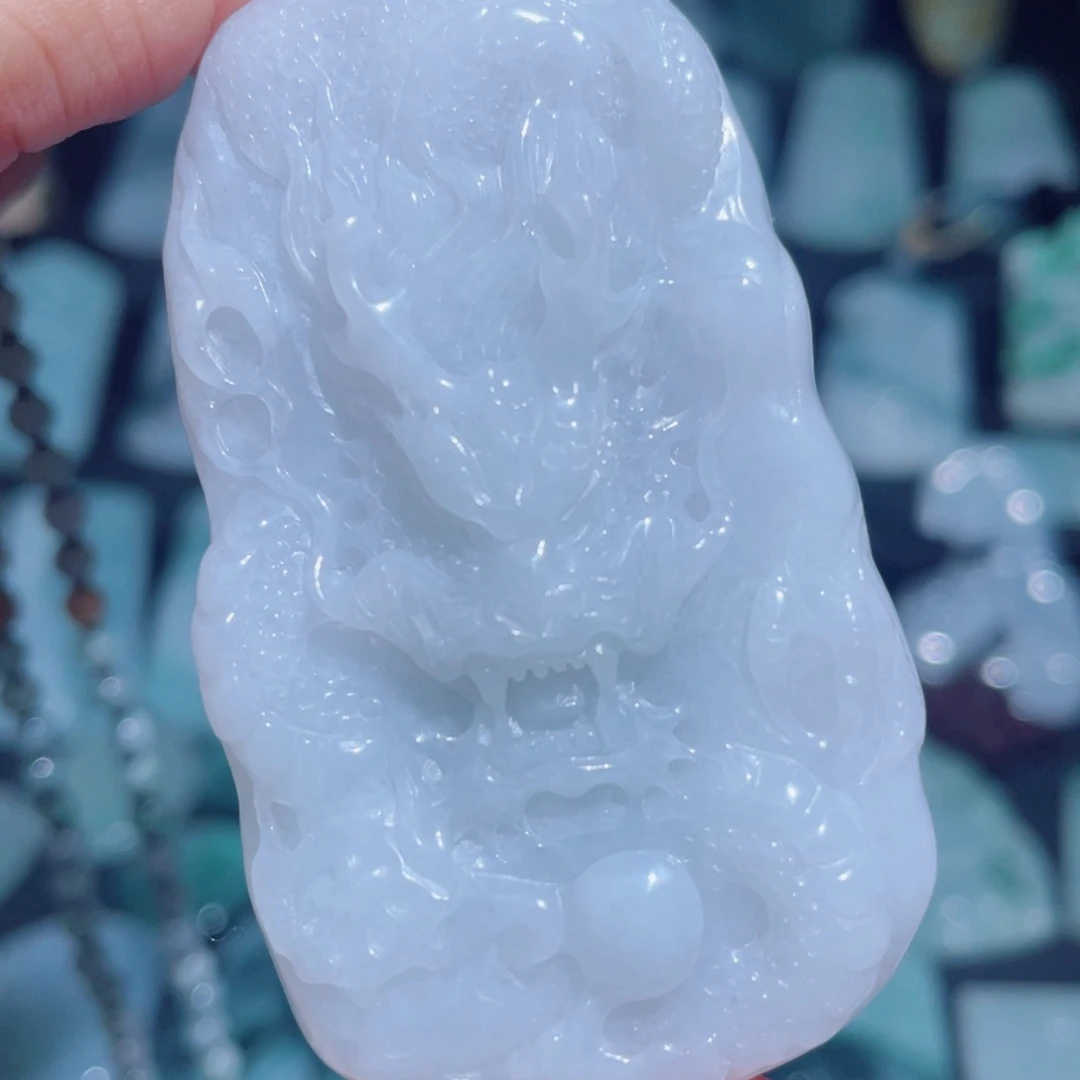 翡翠未镶嵌颈饰龙牌