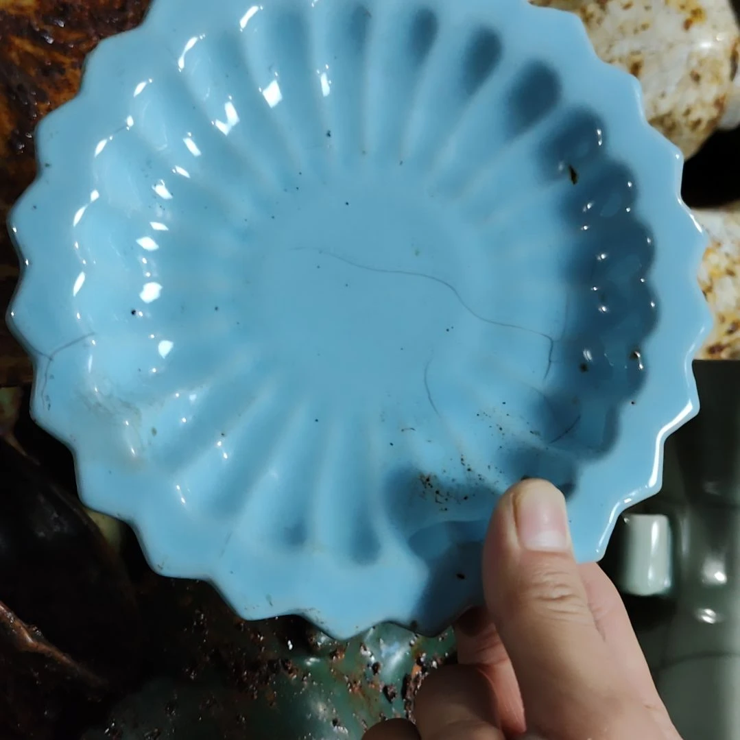 瓷片天蓝色釉色盘子