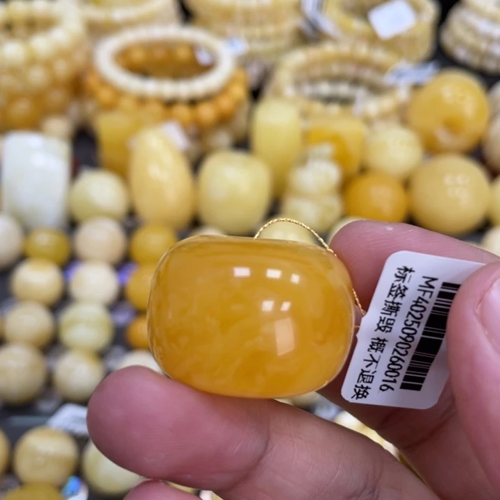 蜜蜡未镶嵌裸石27*19.8mm瑕疵焦皮