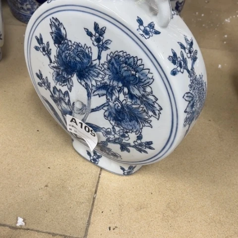 铭****瓷片瓷片瑕疵不退不换，介意不拍